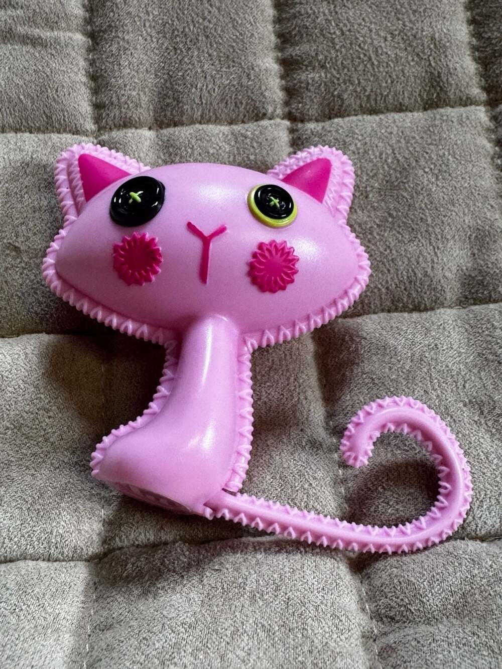 MGA Lalaloopsy Jewel Sparkles Pink Kitten Cat Pet Figure 2009